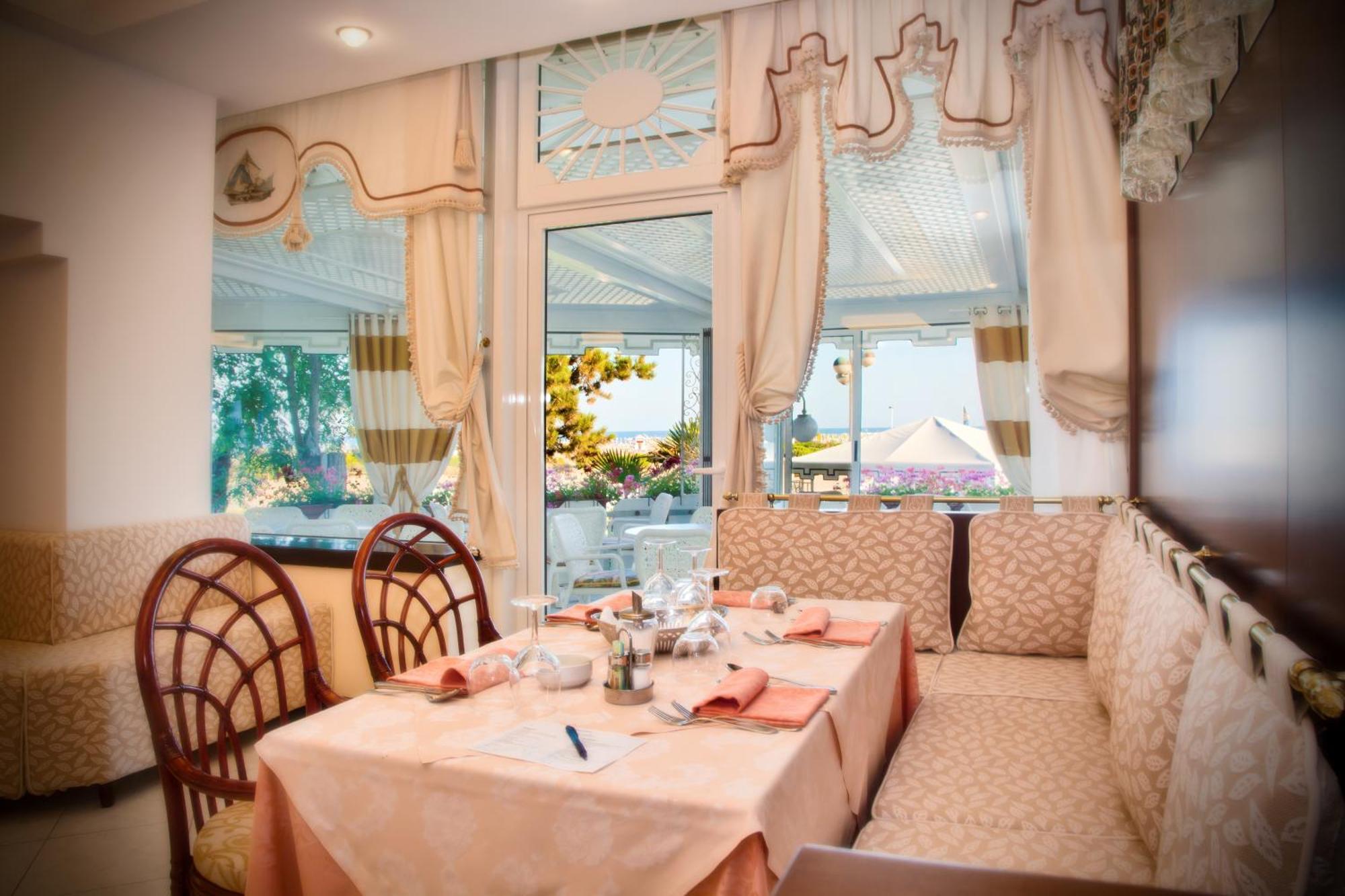 Alexander Hotel 3*