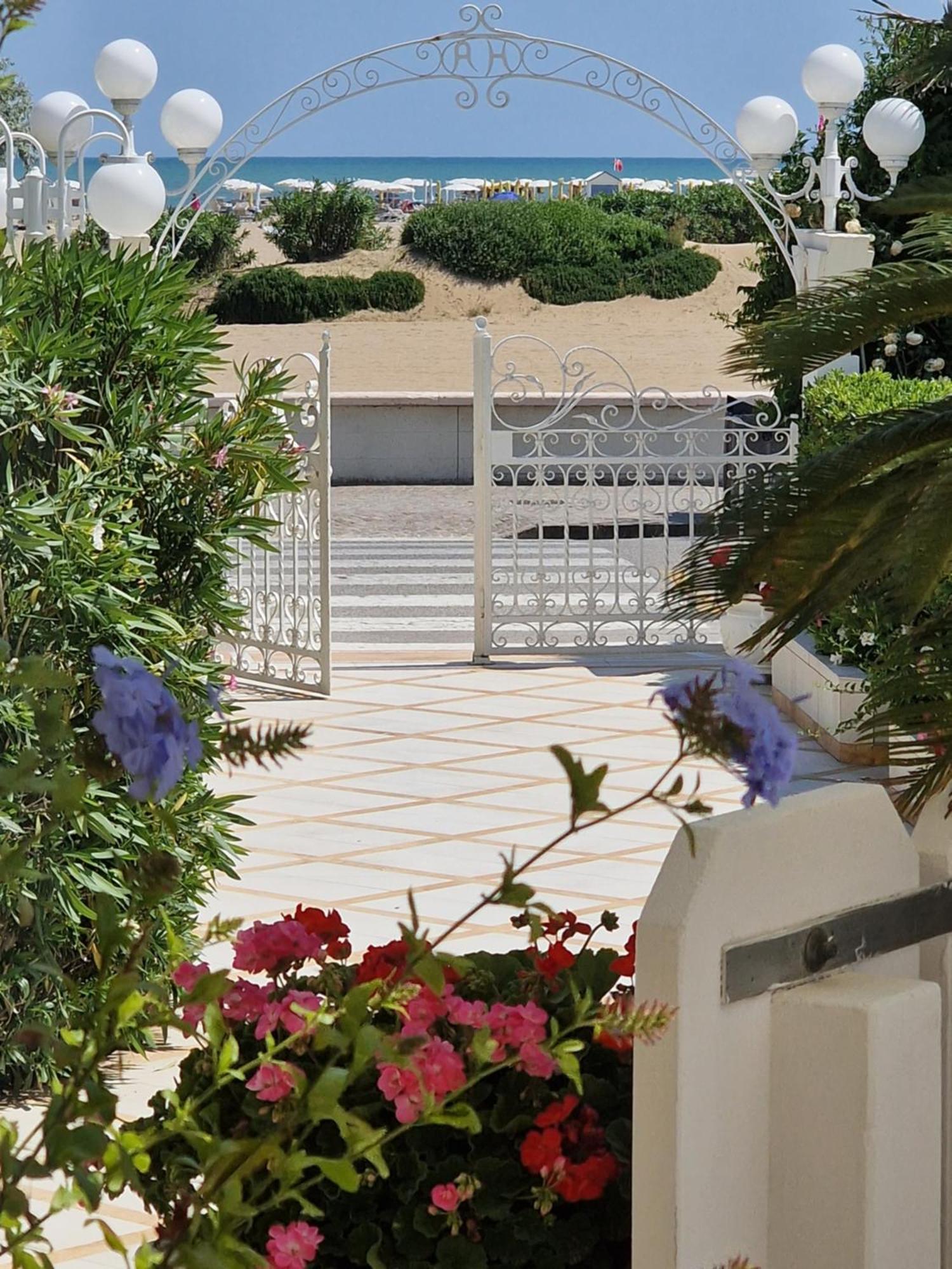 Alexander Hotel 3*